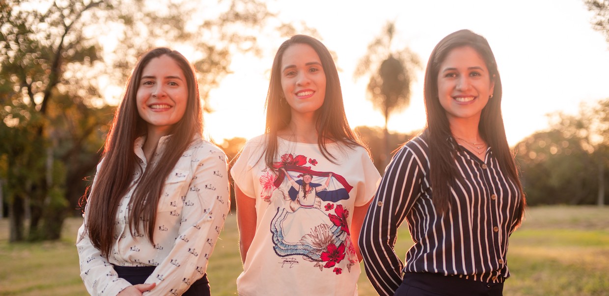 From left: Maria José Alfonso Arvez, Alicia Mariela Ortiz Rivas, pharmacovigilance officer, and Cinthia Ojeda Florentín, pharmacogivilance officer. Photo: National Pharmacovigilance Centre of Paraguay